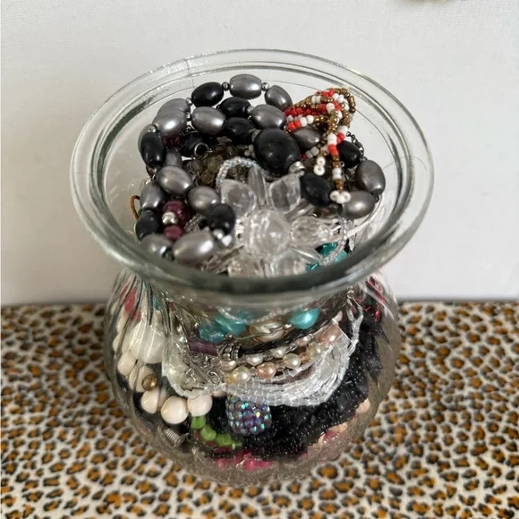 Total 3.4 Lb (Including glass Jar) Mostly Beaded Jewelry Scraps pcs Mystery Lot - Picture 4 of 11